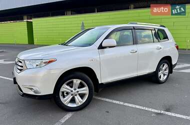 Позашляховик / Кросовер Toyota Highlander 2013 в 