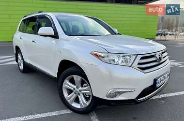 Позашляховик / Кросовер Toyota Highlander 2013 в 