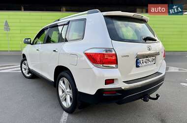 Позашляховик / Кросовер Toyota Highlander 2013 в 