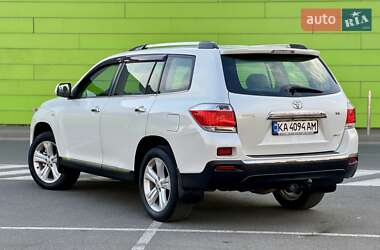 Позашляховик / Кросовер Toyota Highlander 2013 в 