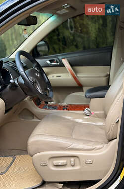 Внедорожник / Кроссовер Toyota Highlander 2008 в 