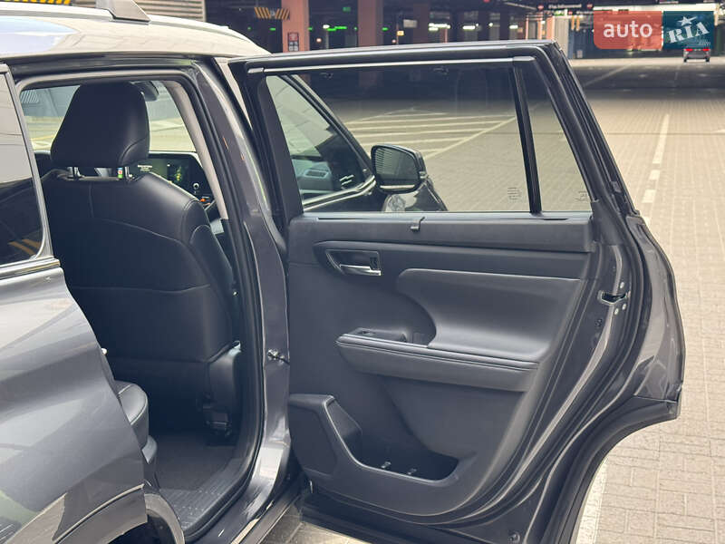 Позашляховик / Кросовер Toyota Highlander 2023 в Києві