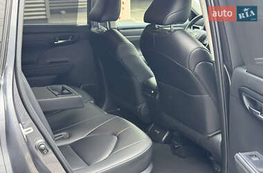 Позашляховик / Кросовер Toyota Highlander 2023 в 