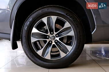Внедорожник / Кроссовер Toyota Highlander 2023 в 