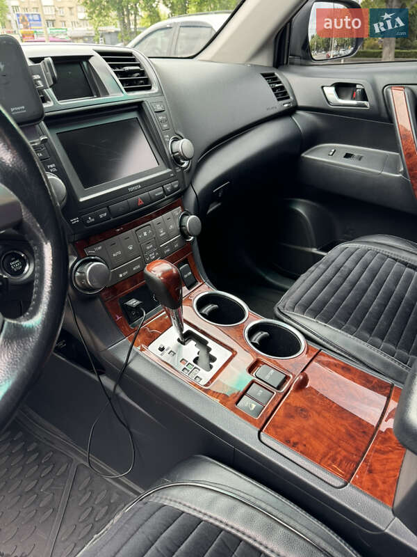 Внедорожник / Кроссовер Toyota Highlander 2012 в Кременчуге
