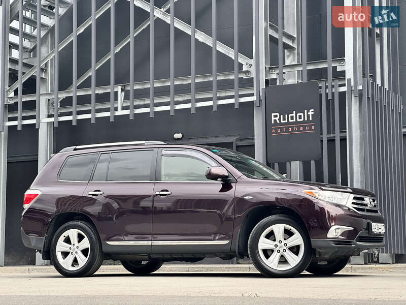 Внедорожник / Кроссовер Toyota Highlander 2012 в 