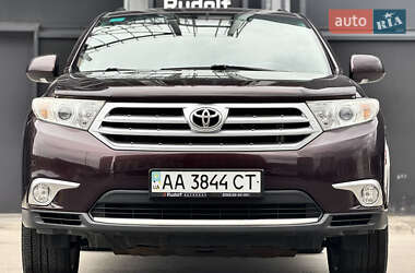 Внедорожник / Кроссовер Toyota Highlander 2012 в 