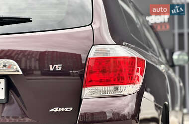 Внедорожник / Кроссовер Toyota Highlander 2012 в 