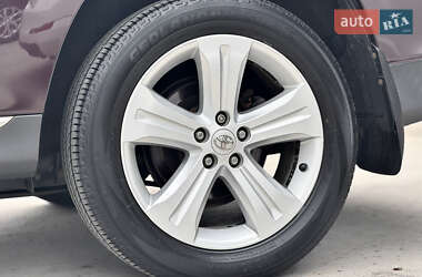 Внедорожник / Кроссовер Toyota Highlander 2012 в 