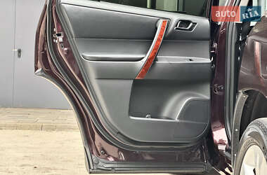 Внедорожник / Кроссовер Toyota Highlander 2012 в 