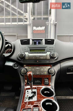 Внедорожник / Кроссовер Toyota Highlander 2012 в 