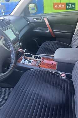 Внедорожник / Кроссовер Toyota Highlander 2012 в 