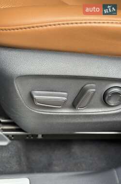 Позашляховик / Кросовер Toyota Highlander 2020 в 