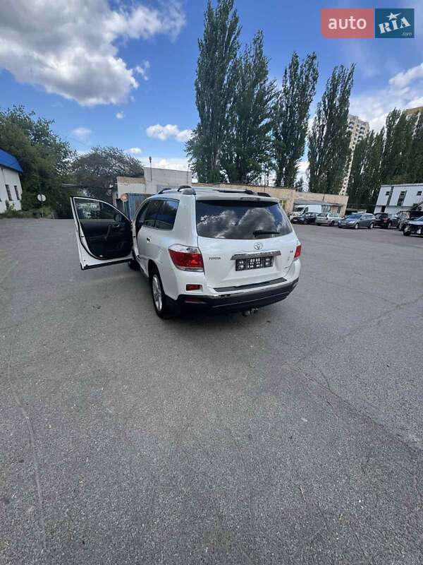 Внедорожник / Кроссовер Toyota Highlander 2013 в Киеве