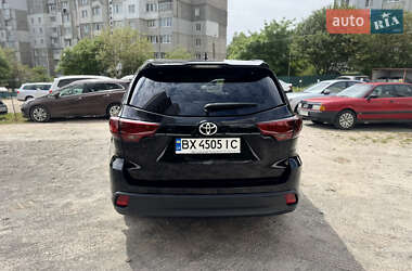Внедорожник / Кроссовер Toyota Highlander 2016 в 