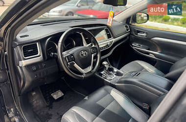Внедорожник / Кроссовер Toyota Highlander 2016 в 