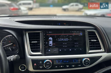 Внедорожник / Кроссовер Toyota Highlander 2016 в 