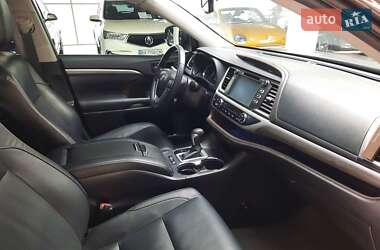 Позашляховик / Кросовер Toyota Highlander 2020 в 
