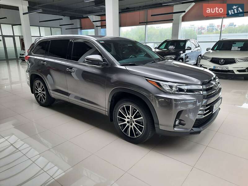 Позашляховик / Кросовер Toyota Highlander 2020 в 