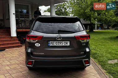 Внедорожник / Кроссовер Toyota Highlander 2017 в 