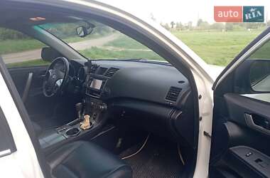 Позашляховик / Кросовер Toyota Highlander 2013 в 
