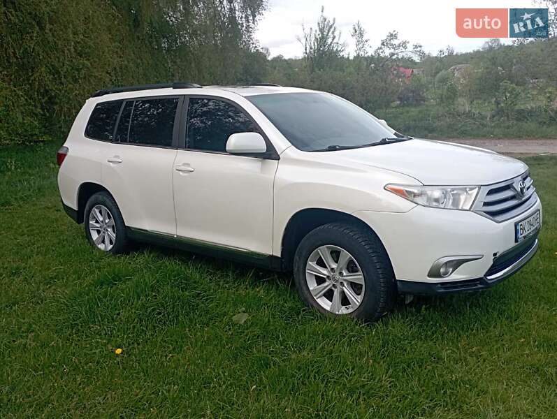 Позашляховик / Кросовер Toyota Highlander 2013 в 