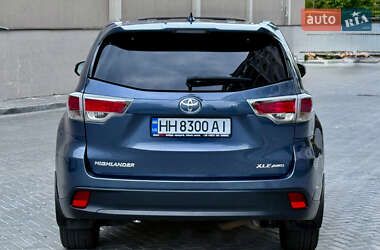 Внедорожник / Кроссовер Toyota Highlander 2016 в 