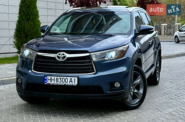 Внедорожник / Кроссовер Toyota Highlander 2016 в 