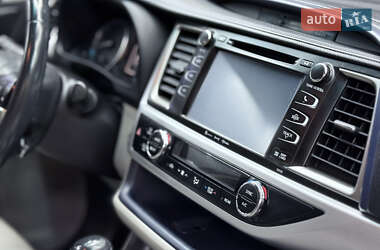 Внедорожник / Кроссовер Toyota Highlander 2016 в 
