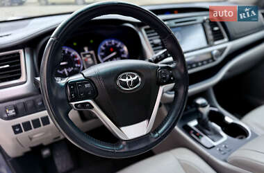 Внедорожник / Кроссовер Toyota Highlander 2016 в 