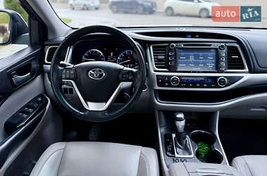 Внедорожник / Кроссовер Toyota Highlander 2016 в 