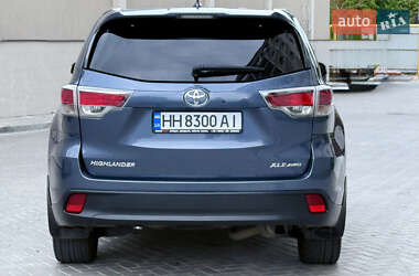 Внедорожник / Кроссовер Toyota Highlander 2016 в 