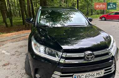 Позашляховик / Кросовер Toyota Highlander 2016 в 