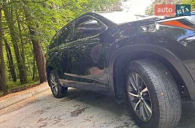 Позашляховик / Кросовер Toyota Highlander 2016 в 