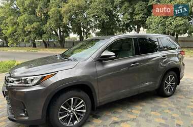 Позашляховик / Кросовер Toyota Highlander 2017 в Черкасах