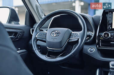 Внедорожник / Кроссовер Toyota Highlander 2020 в 