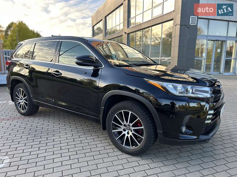 Внедорожник / Кроссовер Toyota Highlander 2017 в Киеве