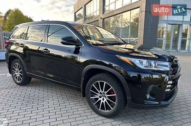 Внедорожник / Кроссовер Toyota Highlander 2017 в 