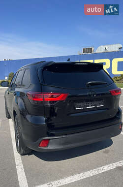 Внедорожник / Кроссовер Toyota Highlander 2018 в Днепре