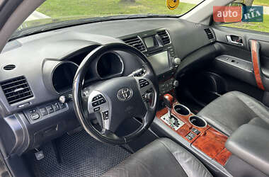 Позашляховик / Кросовер Toyota Highlander 2012 в 