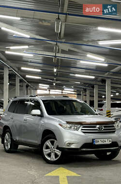 Позашляховик / Кросовер Toyota Highlander 2012 в 