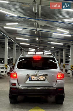 Позашляховик / Кросовер Toyota Highlander 2012 в 