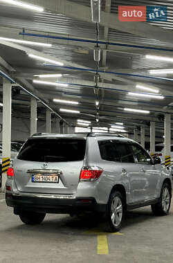 Позашляховик / Кросовер Toyota Highlander 2012 в 