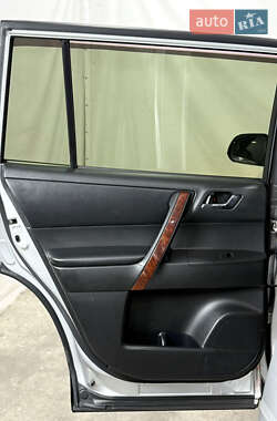 Позашляховик / Кросовер Toyota Highlander 2012 в 