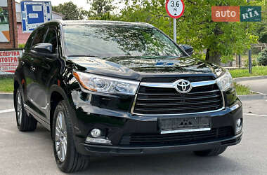 Внедорожник / Кроссовер Toyota Highlander 2014 в 