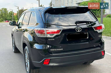 Внедорожник / Кроссовер Toyota Highlander 2014 в 