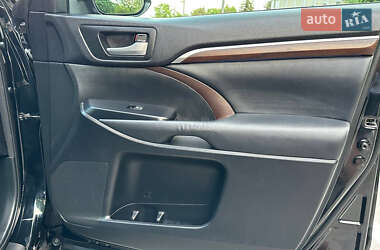 Внедорожник / Кроссовер Toyota Highlander 2014 в 