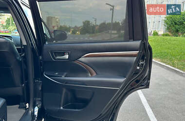 Внедорожник / Кроссовер Toyota Highlander 2014 в 