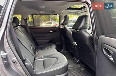 Внедорожник / Кроссовер Toyota Highlander 2023 в 
