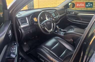 Позашляховик / Кросовер Toyota Highlander 2014 в 